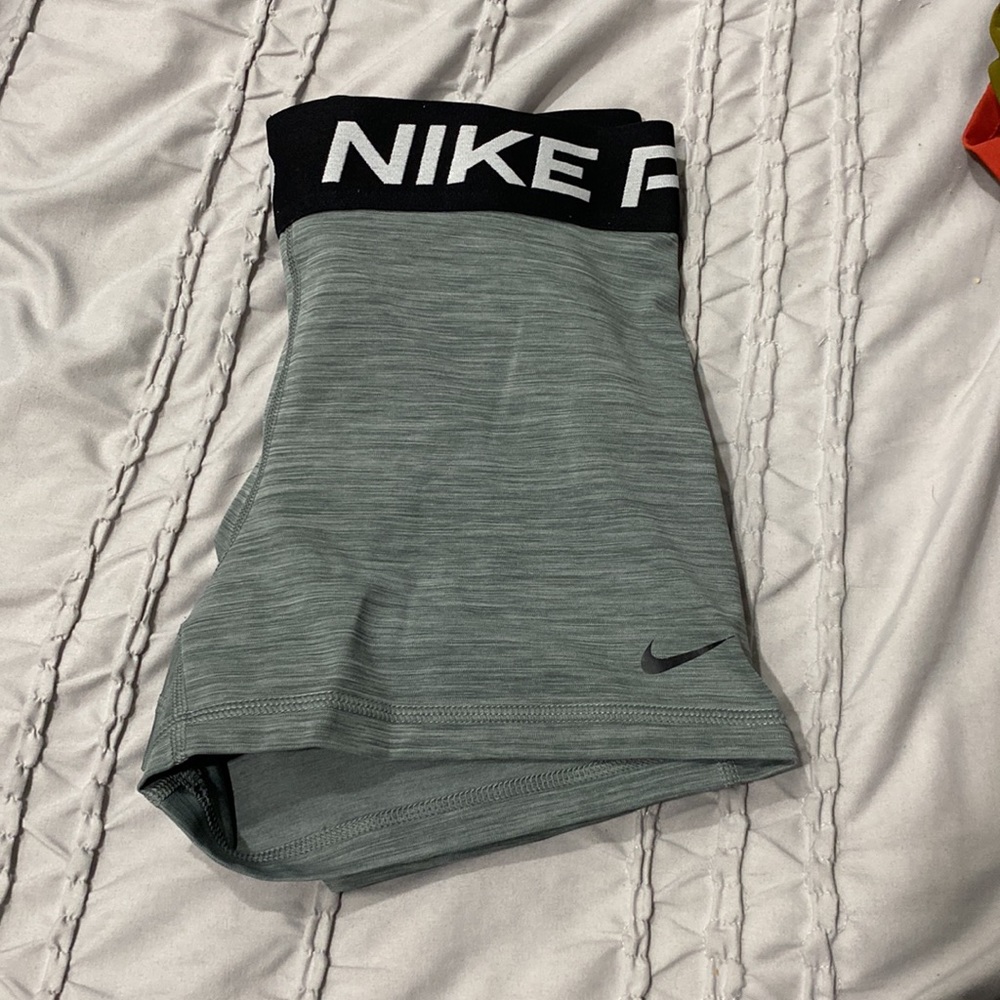 NIKE PROS - Picture 2 of 2